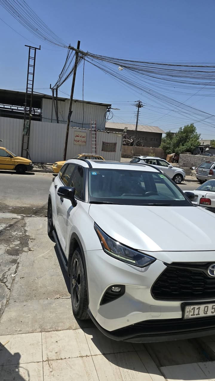 السلام عليكم 
تويوتا هاي لاندر GLE 2024
ضمان شركة ساز ومع صيانه كامله لدى الشركة
السيارة ماشية ٥٥ الف كيلو متر
السعر ٥٧ مليون دينار 
للاستفسار 
***********
د.غانم
