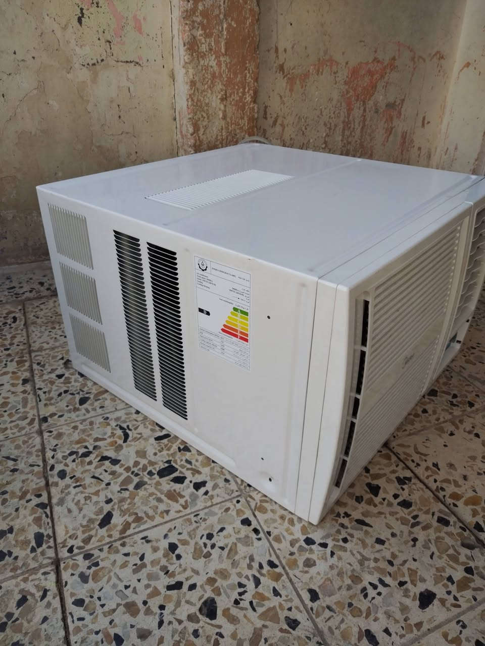 مكيف جديد للبيع السعر 275 بعقوبه التحرير الرقم ***********
