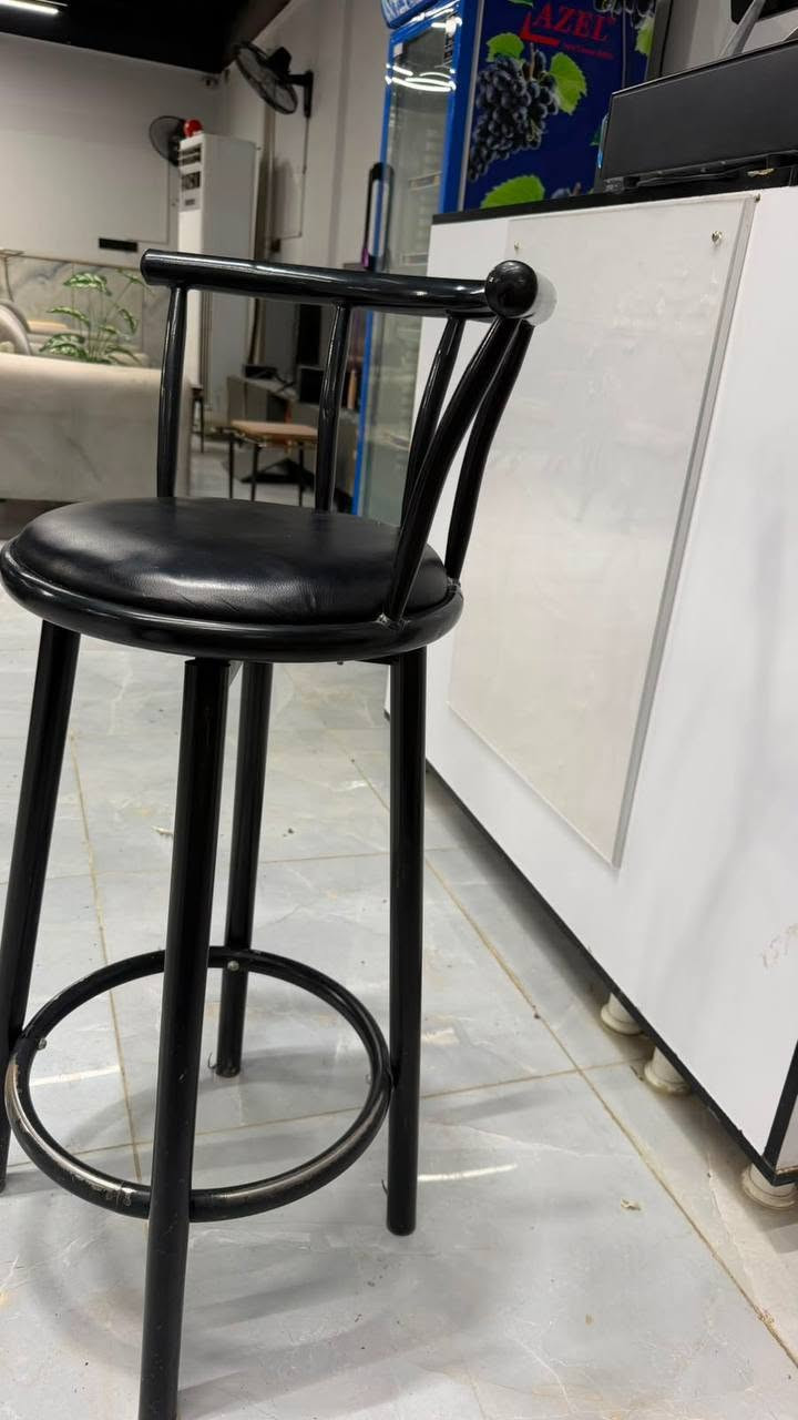 للبيع مستعمل مدة قليله جدا ميز بلازمه ٢٥ ألف 
طبلة وسطيه مع اربع صغيرات ٥٠ ألف 
ميز طعام كبير خشب ثقيل جدا بدون كراسي ب٩٠ 
ميز طعام صغير ٤ كراسي ب ٦٠ 
ميز كاشير ب ٢٥٠
للتواصل والاستفسار ***********
