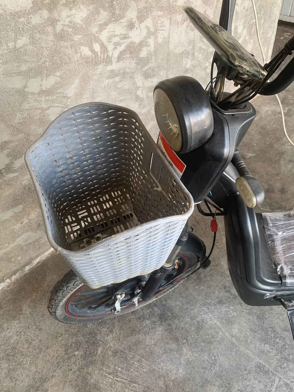 🛵 موطور شحن للبيع
🔋 البطارية فوق النص
⚙️ الموطور بحالة جيدة
💰 السعر: 170 ألف دينار
🤝 بيه مجال بسيط بالسعر

📞 للتواصل: ***********
📍 الموقع: الضلوعية
