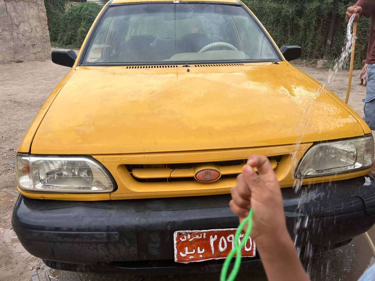 موديل ٢٠١٢ • احمر • شارع ٨٠