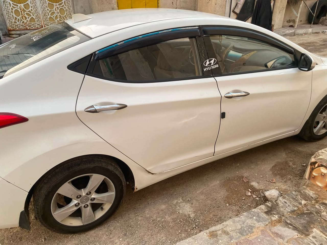 السلام عليكم انتر مديل 13بيه رشات صبغ
وبارد شويه بل باب السايق
مكينه 1600
تبريد جاهز
حداديه زينه
بسمي سياره 
سعر 85 وبيه مجال
***********
