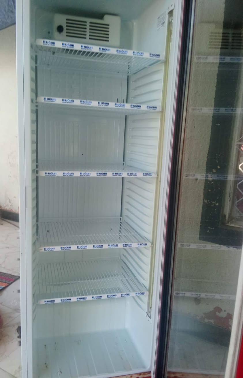براد يوكر تركي. للبيع.  تبريد خير من الله تجي وتشوف. بعينك سعر 350 
مجمده گولد ستار.  تبريد ثلج.  سعر المجمده 450. ثنيننم بيهم  مجال 
تواصل واتساب.  ***********
