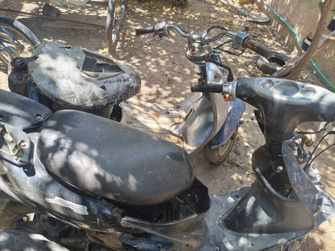 سلام عليكم
ذن دراجات الكلاسيك شغاله نقصها بس كابريتر الباقي مابيها شي 
والثانيه عاطله ابيعهن ثنينهم كوم حديد الي يريدهن  مكاني بالجريخي رايدهن  ٧٥ قفل ثنينهن رقمي ***********
