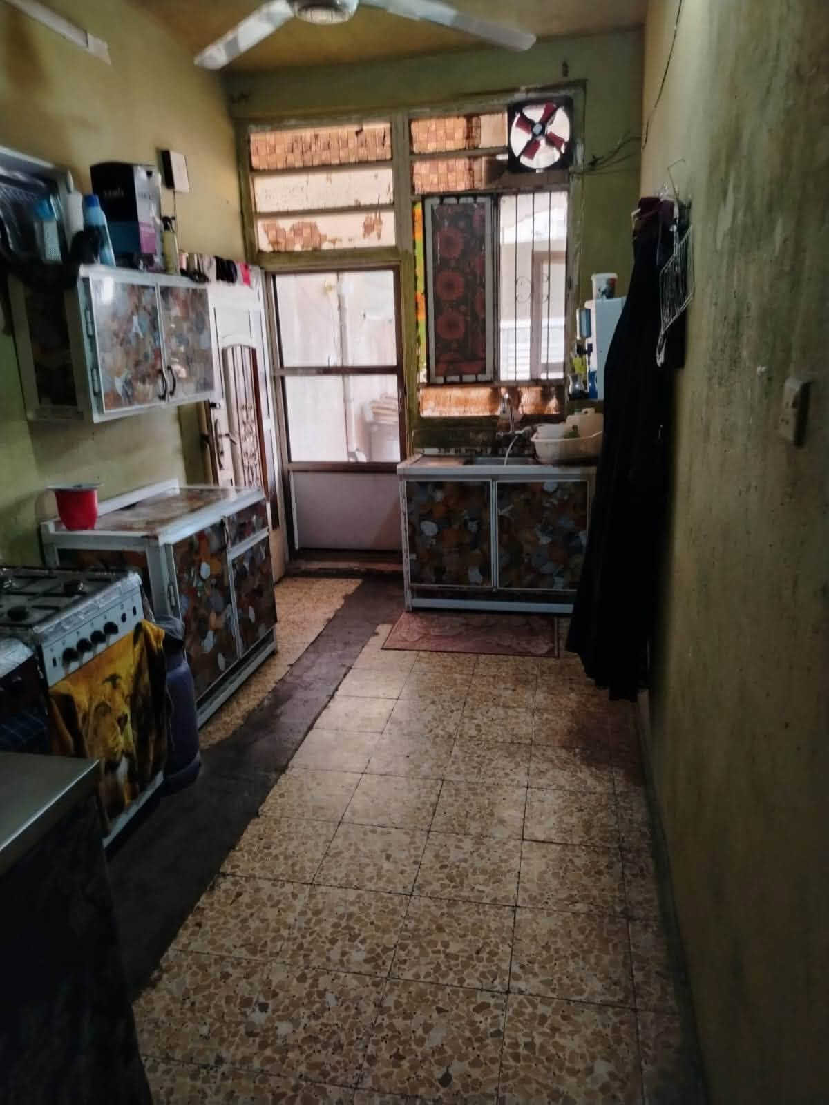 السلام عليكم بيت للبيع إصلاح زراعي سند 35 مكانه المحموديه قريه المعامره يحتوي ع صاله مطبخ استقبال والقاط الثاني غرفه وصحيات خطين مي خطين كهرباء مساحته حوالي 150 واجهيه 8 تبليط كهرباء مي بيه ورقه بالبلديه قصاصه سعره 60 وبي مجال بسيط *********** 
***********
