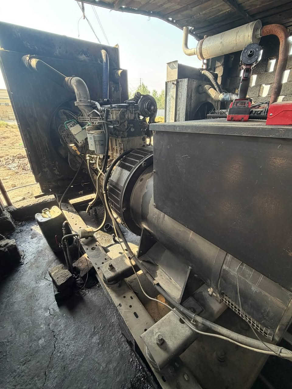 للبيع كمنز 24/114 كور جديد بم ونزولات جدد راس توليد جديد 250 kv شاصي عالي
راديتر تعبان والانتركلر تعبان 
طلع عندي بيها طبطبة جوه والفيتر يكول بيها بيرن ف اريد ابيعها ع موجود 
المكينة شغاله صافية بس الطبطبة بيها 
ابيعها ع موجود
الي تفيدة يتصل بيه ***********
مكاني بغداد جسر ديالى
