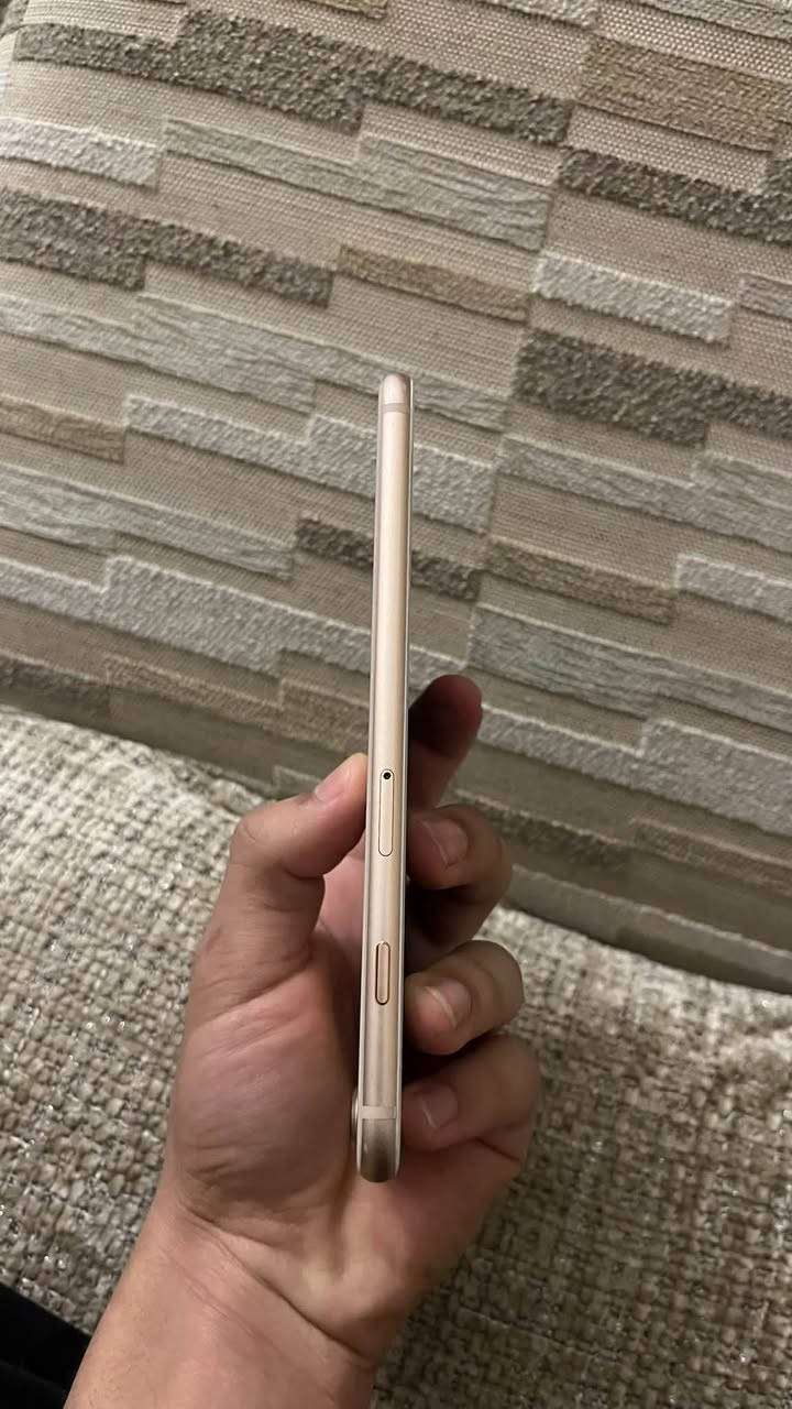آيفون ٨ بلس • ٦٤ غ.ب. • بطارية ١٠٠٪