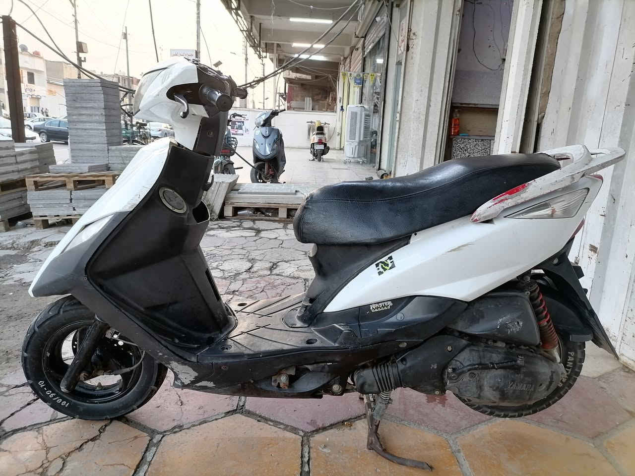 دراجة ماكس ثعلب كلهة شغالة سلف هندر كهربايات الدراجة اي نقص مابيهة  السعر 350 المكان بغداد البياع حي العامل الرقم ***********
