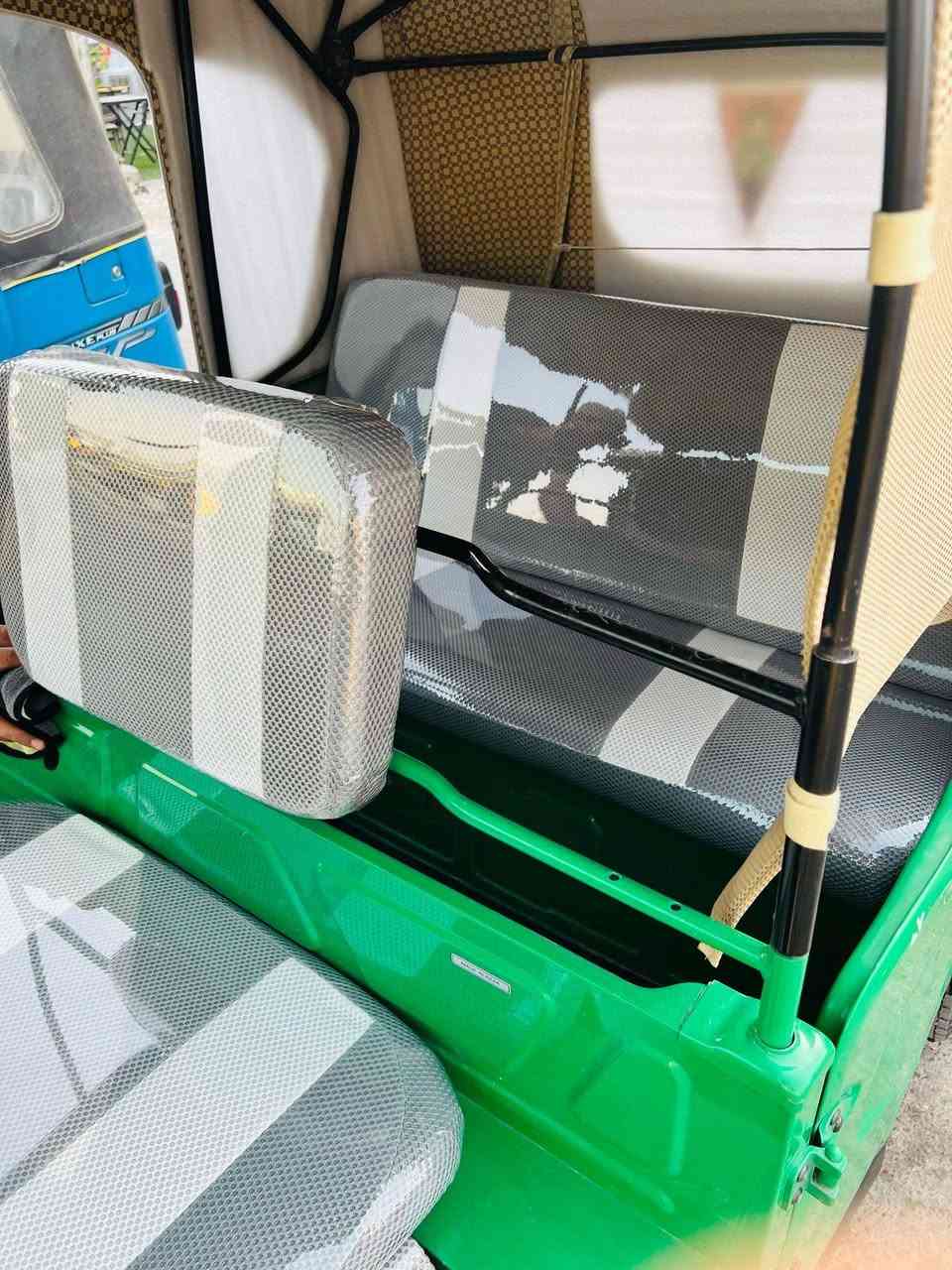 سلام عليكم تكتك نهايت22 مضلع
دوشمه تايرات كامل حلوه ونضيفه مكينه وكسل خير من الله تجي وتشوف بعينك

مكاني البياع

***********
