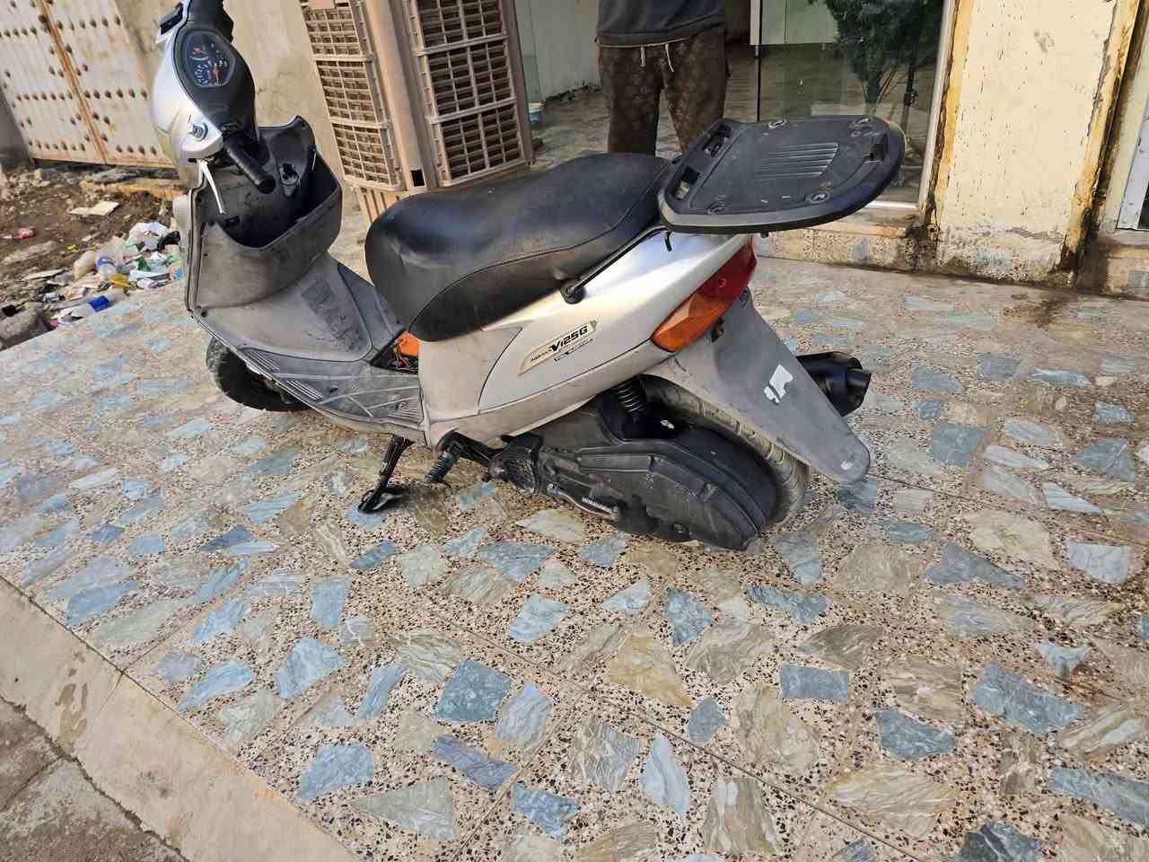 السلام عليكم 
ادرس قديم ياباني نوزل 
مفتوحه مره وحده    وذا اكو مراوس بحديث واطي فرق ❤️‍🩹 
عوزها نقوصات بسيطه 
سعرها 375وبيهه مجال بسيط***********
