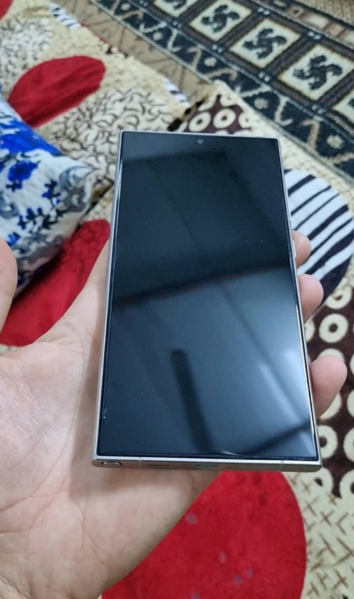 سامسونك s24 الترا ذاكرته 1 تيرا نضيف حيل عين الفهد دبل خط للبيع سعره مليون و ٥٠ الف بدون غراض بغداد الدوره ***********
