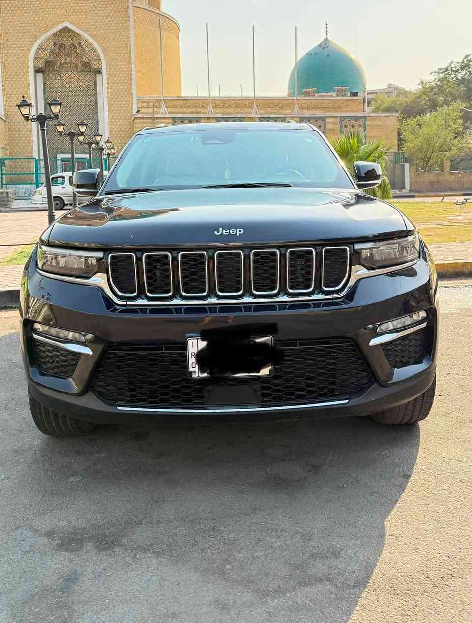 🔷للبيع سيارة جيب كراند شيروكي 4xe

🔷سنة الصنع : 2024

🔷اللوحة : بغداد

🔶السعر : 290 ورقة

🔷الضرر : تبديل بنيد نفس اللون مع تبديل وصبغ جاملغ امامي. 

🔷بدون ضرر في الايرباك

🔷المواصفات:

🔹حجم المحرك 4 سلندر تيربو

🔹عداد المسافة 35 الف 

🔹بصمة ابواب وتشغيل عن بعد
🔹فتحة سقف بانوراما
🔹رادار امامي وجانبي وخلفي
🔹تنبيه الخروج عن المسار
🔹كراسي جلد
🔹كراسي كهرباء
🔹تدفئة الكراسي الامامية والخلفية
🔹جنطة كهرباء
🔹حساسات خلفية
🔹ويل كب حجم 20 انج مع اطارات بحالة جيدة
🔹لايتات LED بالكامل
🔹وضعيات قيادة
🔹شاشه تحكم بالايعازات
🔹تحكم ستيرن جهتين

🔹مع باقي المواصفات الاعتيادية

☎️ الاتصال :
***********
