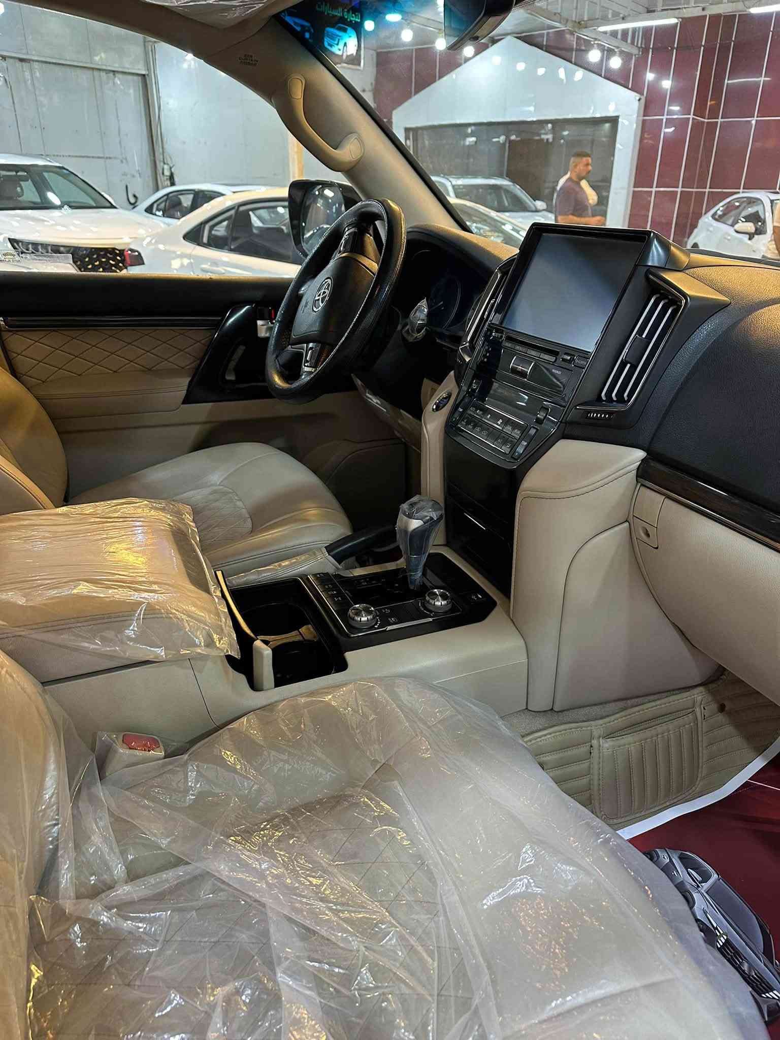 السلام عليكم
لاندكروز GXR V8 
موديل 2020
8 سلندر 4600 فطيم اصل 
ماشيه 82 كم 
رقم بغداد 
سونار ناشره 
السعر مناسب 465 $ وبيه مجال الشراي بسيط 
للاستفسار ***********
مكاني بغداد

