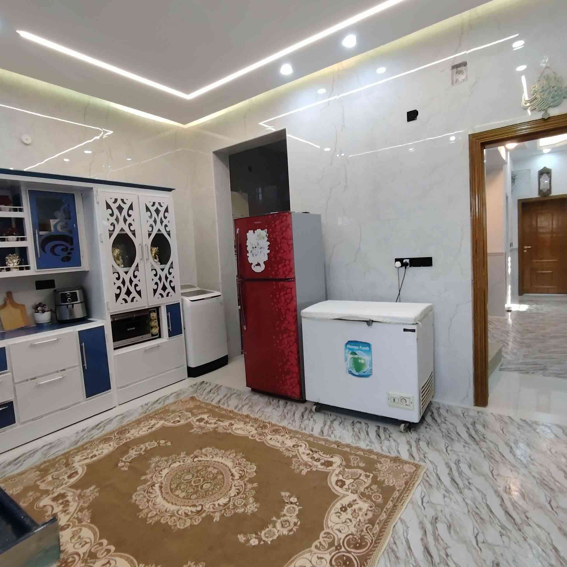 البيت 200.
بناء 2025 كونكريت  . 
البيت زراعي حي التأميم النزله الاولى مجاور مدينه الالعاب مباشرتا ..اقرار من صاحب الارض 
واجه 10/ نزال 20...
تفاصيل ....الطابق الاول 
يتكون من غرفتين وصاله وحديقه داخليه مطبخ حار وبارد مجمع صحي براني ....
الطابق الثاني ...غرفتين وصاله كبيره ومجمع صحي كامل ..فقط غرفتين حديث ...شبابيك المنيوم مثل بالفيديو بناء سنه 25 ...درجه اولى الارضيه معالجه جلمود.. البيت مشمول بجهد الخدمي مجاري ..حاليا ..
بيت مقابليه ساحه مفتوحه ...
الرقم/ ***********
