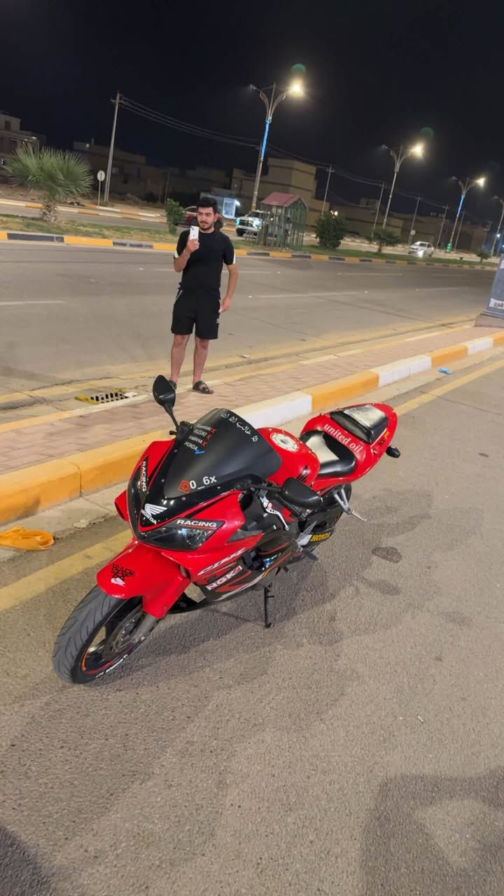 افوراي • ٢٠٠٤ • بدون رقم