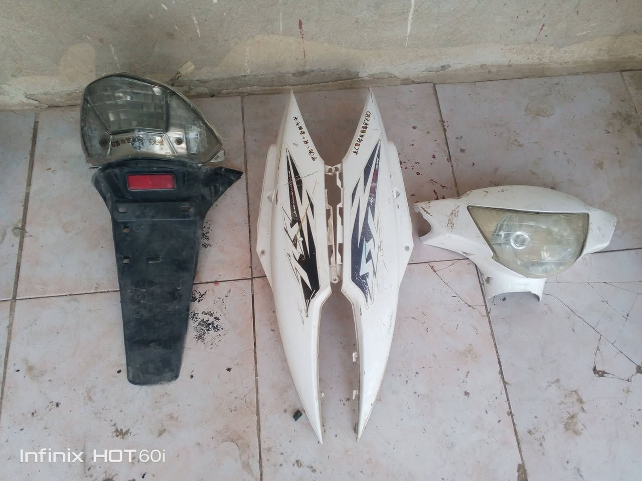 ماكس عدله بوشه بلادي 49
دراجه بلاديه من طول لطول
إدامه كامله .......المكان حله طهمازيه..السعر 350
شلعه ومعدل 
ضفيره بلاديه كامله
محرك اخرس كاتم
لا دخان لا تبخير ولا نضوح 
 سلف هندر نكره بكل وقت
 للاستفسار***********

نص مكتوب في الصور:
- Infinix HOT 60i