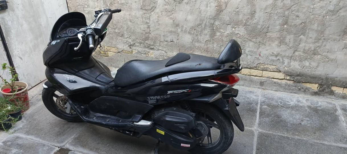 بيسي اكس جيل اول وكاله من التيار للتاير بغداد عبيدي
السعر(ملون و400) وبيها مجال 
تواصل. ***********
