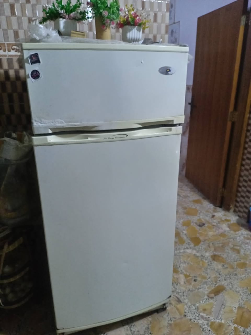 ثلاجه البيع شغله مع مبرده للستفسار ع *********** بابل قضاء قاسم
