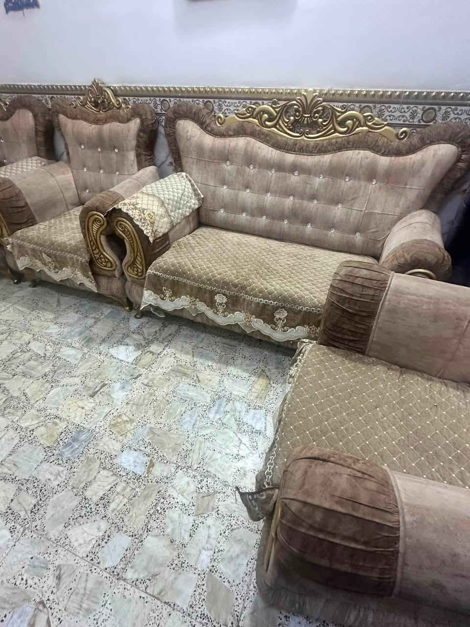 تخم قنفات ملكي عنوان بغداد مدينة الصدر 
للستفسار  ***********
