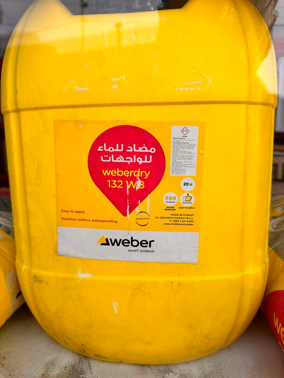 قبل المطر احمي الواجهات الي صرفت عليها مبالغ عالية بخطوات بسيطة وكلفة مناسبة 
Weber dry 132 WB

☔ 🏫 عازل  (مبني على السيليكونات ) شفاف ، تركيبة متطورة تحافظ على الأسطح والجدران الخارجية من العوامل الجوية المختلفة

خصائص المنتج :-

🔹 طبقة شفافة تحمي الأسطح والجدران دون أن تغيّر شكلها أو لونها 
🔹 مقاوم للرطوبة والماء والعوامل الجوية 🌧️
🔹 يثبت بقوة على الأسطح المختلفة : خرسانة ، خشب ، حجر 🪵
🔹 يحافظ على لمعانه دون اصفرار مع الوقت ✨
🔹 يغطي مساحات كبيرة بسهولة –   20 متر مربع لكل عبوة 

للاستفسار ولمزيد من المعلومات ، تواصلوا معنا على الرقم ☎️

📞 ***********
كيمياء البناء
