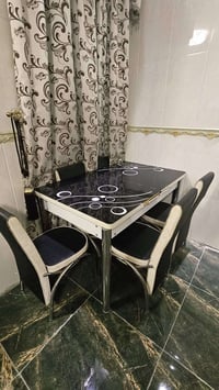 طاولة طعام • ٥ كراسي • سعر مناسب