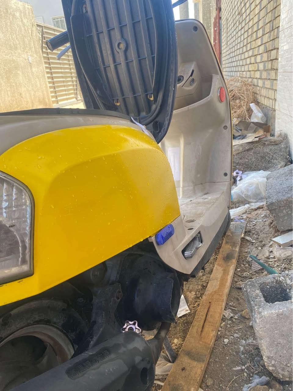 بوليس نوزل 2008 نظيفه حيل بالواقع احلى هواي 

لون ليموني داخل بيجي مكينه خرسه لافتح لا عطل لا خلل دراجه اخت الرمبه مامفتوحه وكلشي فول الدراجه اخت الحاويه وحيل مرتبه و معتنين بيهه جاهزه من كلشي نص نكره سلف وكله بلاد حتى صالنصه بلاد السعر 725 بيهه مجال  وتعرفون هذه مو سعرهه محتاج ودابيعهه مستعجل على عمليه ولله هذه رقمي *********** كربلاء, العراق
