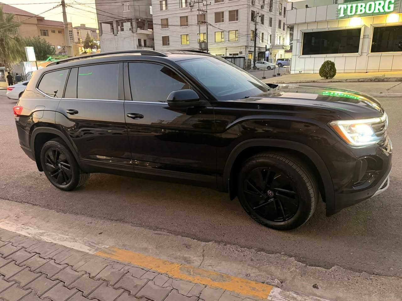 VW Atlas 2024 SE+ 
سياره بدون صبغ 
7راكب 
الشكل الجديد
8  الف مايل 
سياره بدون صبغ بدون تبديل 
فتل رادارات + حساسات
ويل 20  اسود بلادي
رقم الشاصي موجود بالصور 
يصمة 4 أبواب
بصمة تشغيل 
محرك 2.0 تيربو 
كافة تحكمات السيارة لمس تشغيل عن بعد
شفتات ستيرن 
‏‎صندوق شفط كهربائي
وضعيات قيادة 5 ايكو وسبورت 
انارة داخلية .. ليدات .. تحت الرجل 
لايت لد متحرك عدسات تتحرك مع ستيرن .. بك لايت لد 
‏‎رادار أمامي (تحديد مسار)
‏‎رادار جانبي (نقاط عمياء)
‏‎رادار خلفي (تحذير من الاصطدام)
‏‎تبريد مركزي لمس
‏‎كشنات جلد / كشن تدفئة / تبريد 
‏‎كشن كهرباء
‏‎دشبول ديجيتال
‏‎هاند بريك بصمة
كير بصمة 
‏Android Auto 
‏Apple Car Play 
‏‎مانع انزلاق+ABS
‏‎شاشة كبيرة لمس
‏‎حساسات خلفية .. امامية . جانبية 
‏‎تحكمات استيرن .. ستيرن تدفئة 
‏‎اوتو ستارت Auto start 
‏‎اوتو ستوب Auto Stop 
‏‎منافذ type C 
رقم كاتي وتترقم شمالي 
مكان السياره دهوك
سعر جدا مناسب
للاستفسار 
***********
*********** دهوك, العراق
