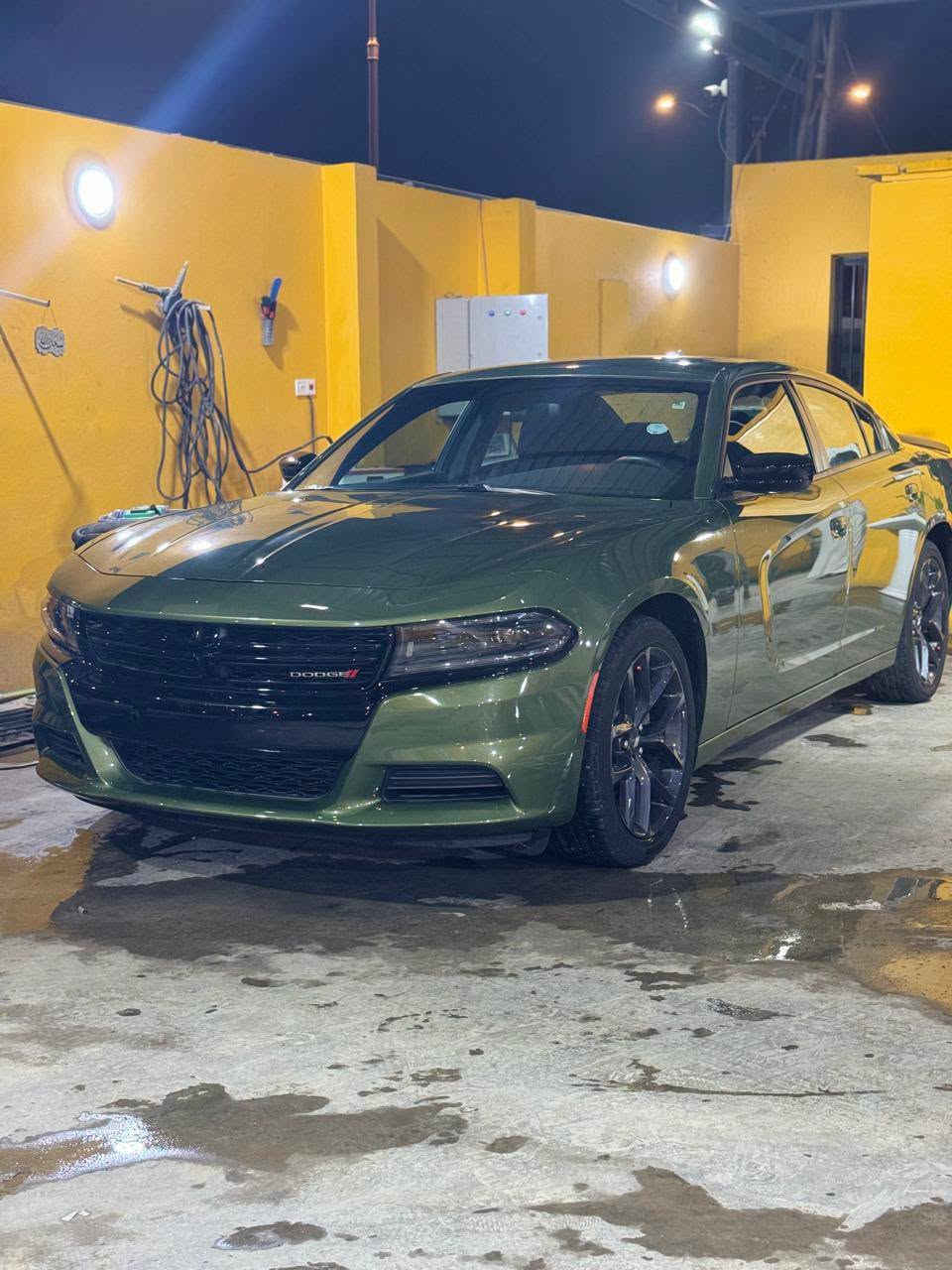 السلام عليكم 
للبيع 
دوج جارجر 2023 
وارد امريكي 
مواصفات SXT
شاشه كبيره 
كشن كهرباء 
رادار خلفي 
تحكمات ستيرن 
و الباقي المواصفات معروفة 
ماشيه 3000 ميل زيرو 
ضرر فقط الجامرلغ الخلفي اليسره بي بارد شبر  بدون رقم شماليه 
السعر / 255 وبيه مجال بسيط ).
العنوان/ ( ديالى بعقوبة).
الرقم / ( ***********).
الرقم / ( ***********).
ملاحظه/ ( بيع فقط لا مراوس ولا قسط بيع نقد فقط ).
