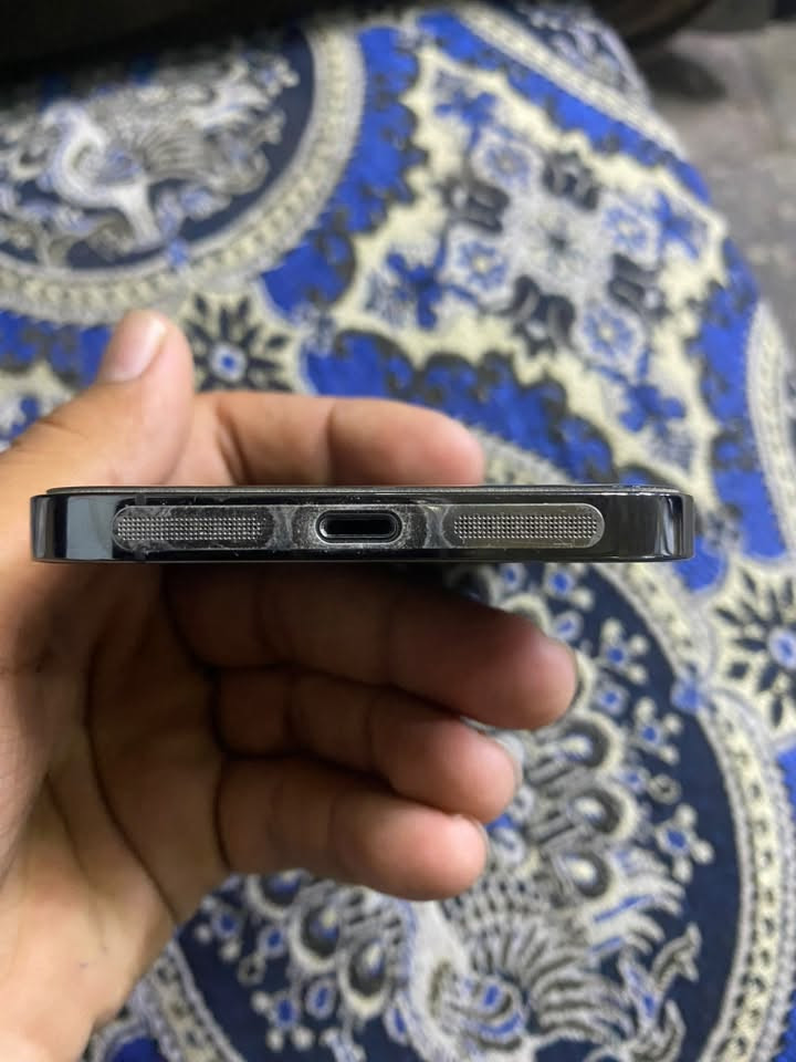 السلام عليكم 
جهاز iPhone 13 Pro Max 
الجهاز أمريكي 

غراضه الكارتون +شاحنه مال شركه 
الون اسود 
الجهازه نضافه فول ما شايف صيانه 
بطاريه 76بلاديه 
الجهاز نضافته 98% 
فيس ايدي شغال 
كلشي شغال ما بي ولا غلطه 
المكان حله نيل قرب سيطره الآثار 
للاستفسار  .. ***********
