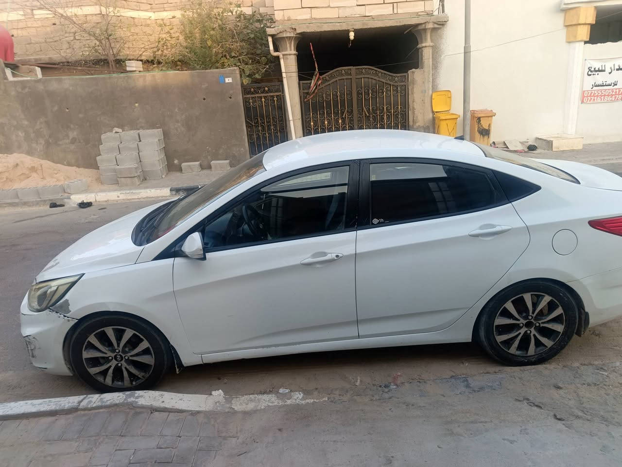 السلام عليكم
اكسنت موديل 16 خليجي للبيع 
بيه قطع صبغ متفرقه ابيع صبغ حزام 
محرك 1600 دوش جديد صارله شهرين تقريبا 
وبيه ضربه من الخلف والسيارة نظيفه وتبريد شغال وما بيه نقص وكلشي موضح علمود السيارة وهذا سونار مالها جديد لا تراسل وتكلي شنو بيه ما بيها كلشي موضح اخي 
وتجي وتشوفها وين تريد تفحص افحص السيارة ، لا بياع شراي ولا شي ، جناي وجنت اشتغل بيه تكسي 

والسعر 75$  للبيع فقط ، لحد يكسر بالسعر الف رحمه على روح والدي هذا سعر عجبك اتصل وتدلل 
رقم ***********
او راسلني على فيس موجود 
مكاني محافظة البصرة القبلة حي الشهداء
