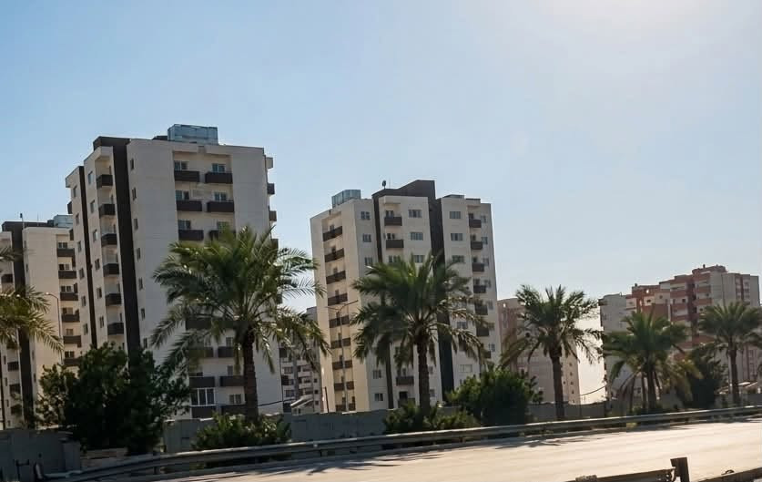 السلام عليكم
( لمن يبحث عن الخصوصية التامة )
شقة ١٠٠م للبيع في مجمع زهور بغداد عند مفترق طرق محمد القاسم وصدر القناة بجوار مول ومرور الرستمية،، الشقة في مكان مميز داخل المجمع في الطابق الثاني مطلة على الحديقة وسريع محمد القاسم.
واصل ٢٠٪؜ بالاضافة الى سنة وثلاث اشهر اقساط، الشقة لا يترتب عليها اي ديون، التحويل مباشر 
يجب ان يكون المشتري موظف، والراتب موطن على مصرفي الرشيد او الرافدين.
الرجاء التواصل فقط على الرقم
 
*********** 
يتوفر واتساب
