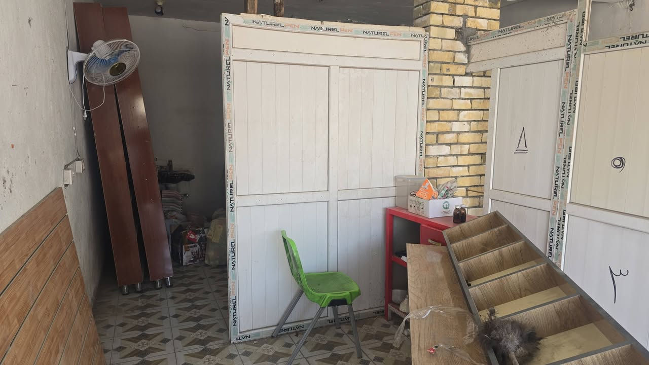 غراض مستخدمه ونضيفه كلش للبيع
قاطع وبوب المنيوم ٢
كراسي ثلاثي حديد وجلد
بديل الخشب ديكور 
ميز عرض مكياج اكسسوارات اي محل يرهم 
عارضه تعليك ترهم محل كوزمتك اكسسوارات محل موبايل 
وهذا رقمي ***********
