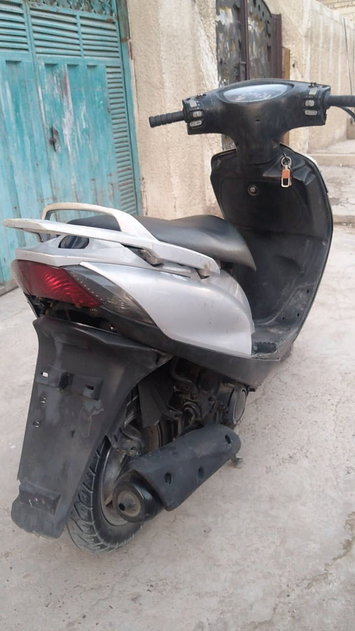 دراجه ١٤٠ ماكس.  كامله سلف هندر شلعه معدل لا نضوح لا تبخير خيرمن الله كلهه بلاديه ناعمه قطره صوت مابيهه
كلهه بلاديه ختك واحد. دراجه نضيفه. كشر ومكينه. كهربياات  هندر.  كلهه شغاله.    ب  ٣٠٠. المكان الغزاليه شراي يتصل مازنجر وتساب ***********
