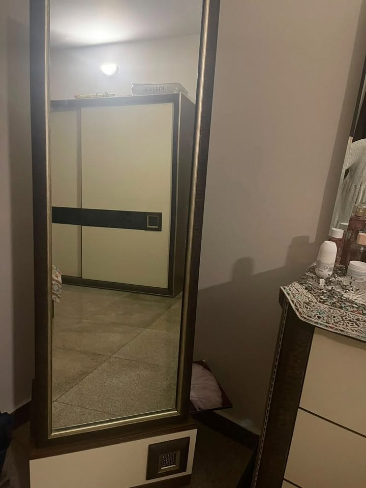 غرفة نوم للبيع نظيفه كلش
٧٠٠ الف وبيها مجال
اتصال ع هذا الرقم للشراي 

 ***********
