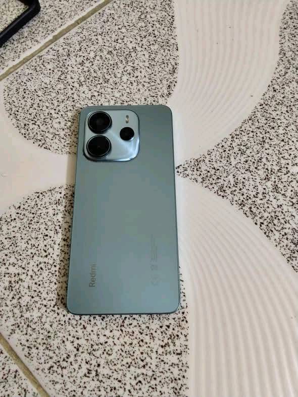 متوفر جهاز Redim Note 14 ذاكره الجهاز 256Gb يأتي مع شاحنه 33w وكارتونته ولزكه حمايه يشغل 60 فريم اغلب الالعاب  بطارية الجهاز 5500mAh + اكو فطرين بسيطات بلزكه مال شاشه وليست الشاشه يجي الجهاز ويه كامل ملحقاته العنوان بصره حيانيه سعر الجهاز 200 وبيه مجال للتواصل خاص او علا هذا الرقم ***********