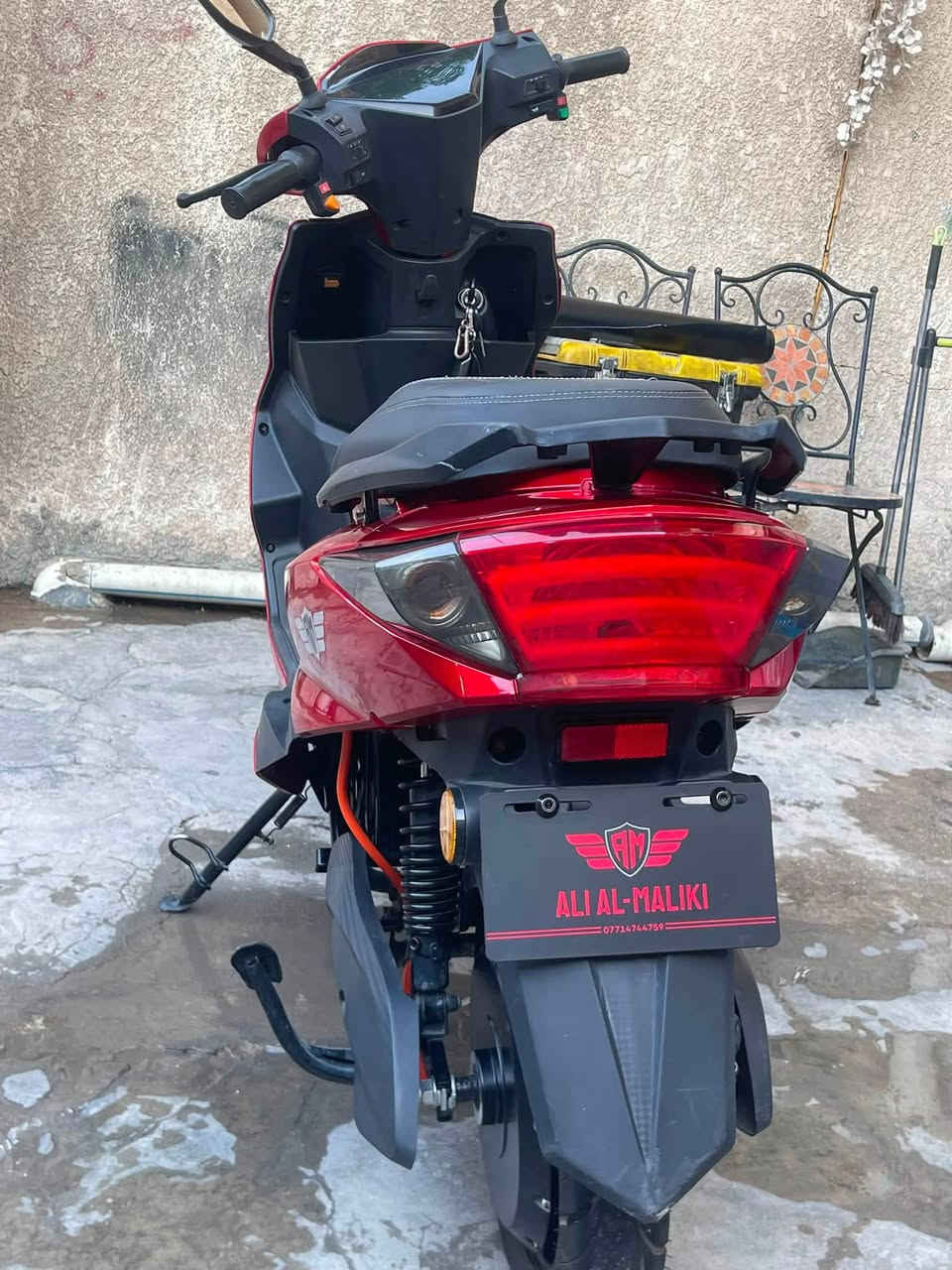 السلام عليكم 
دراجة شحن للبيع نوع iBiKE
الدراجة جديدة 
3 نمر 
سرعة 90 
لايت زينون عالي ناصي 
نظام البارك 
نظام الرجوع الى الخلف
شحن USB للهاتف
بطاريات مسطرة عدد 6 جديدات الشحنة تمشيك 50-60 كيلو
شاشة ديجيتال مع عرض الاعطال
الماطور 2000
بريكات دهن ABS
تايرات جديدة 
دبلات امامي رياضي
ويل امامي رياضي
الملحقات 
سويج عدد 2
بصمة عدد 2
خوذة 
العنوان بغداد السيدية
السعر (960) وبيها مجال 
للاستفسار واتساب فقط ***********
