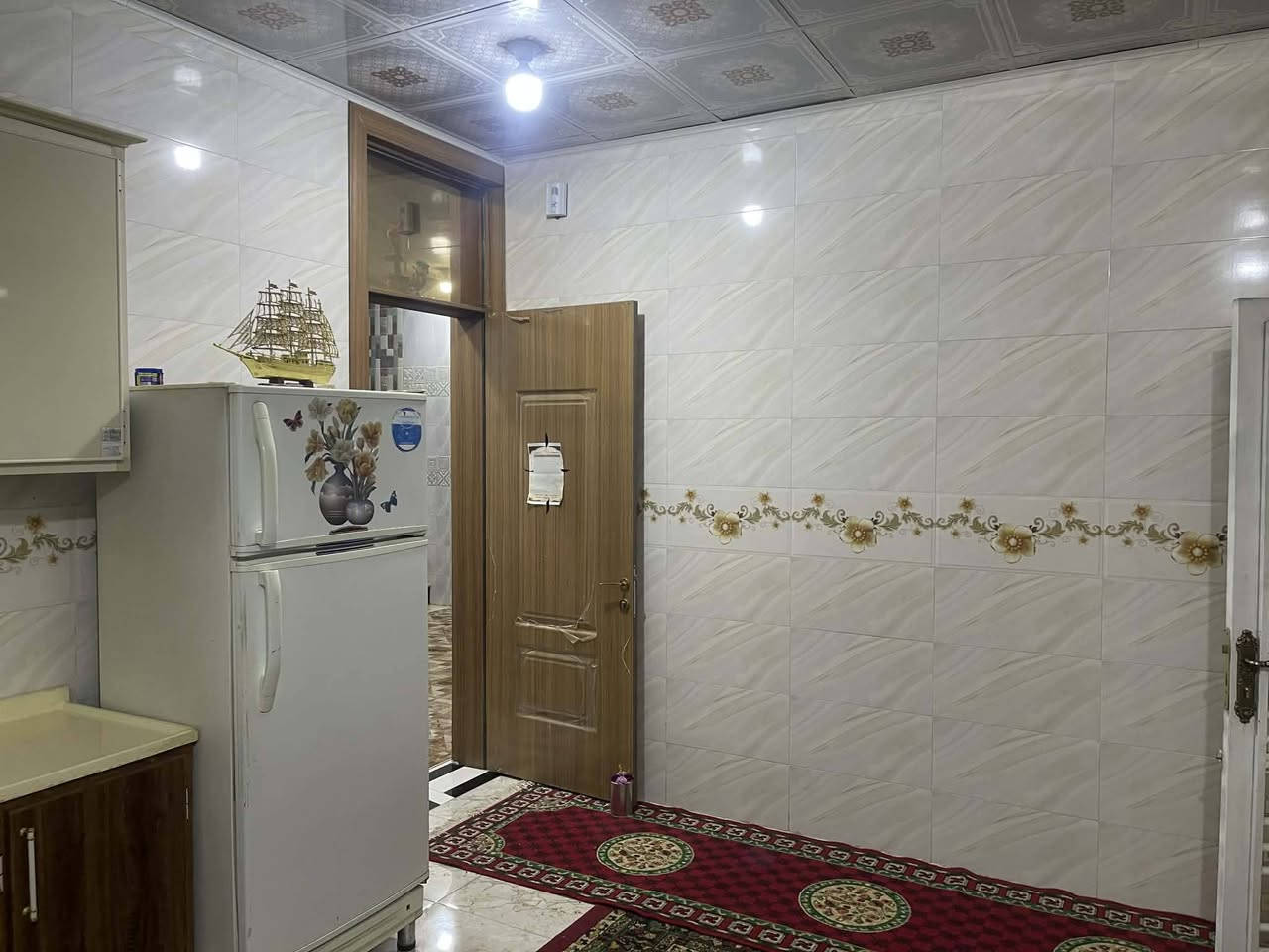 السلام عليكم يعلن مكتب علي الجاروش للعقارات عن وجود دار للبيع للبيع
📌دار طابو زراعي سند25 تحويل مباشر باسم المشتري 
📌موقع حي المصطفى شارع الجامع 
📌مساحه ١٥٠م 
📌واجه ١٠م 
📌يحتوي عل غرف عدد ٣
📌صاله 
📌استقبال 
📌مطبخ 
📌مجمعات صحيه عدد ٢ 
📌شارع صب
📌بناء حديث 
📌السعر ١٠٨بي مجال 
💥للأستفسار مراجعه مكتب علي الجاروش حي معلمين قرب جامع محمد الجواد قرب قاعه الماستر
 📞 ***********
📞 ***********
