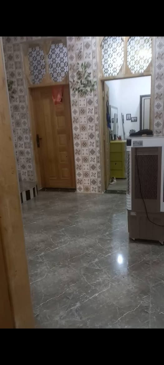 دار للبيع ٢٠٠م طابو زراعي سند ٢٥ ركن بناء جديد يحتوي على غرفه النوم عدد ٢كلدور عدد ٢منور استقبال مطبخ طارمه صحيات عدد ٢ العنوان شارع ١٠٠ قرب سكله الركابي للإستفسار ***********
