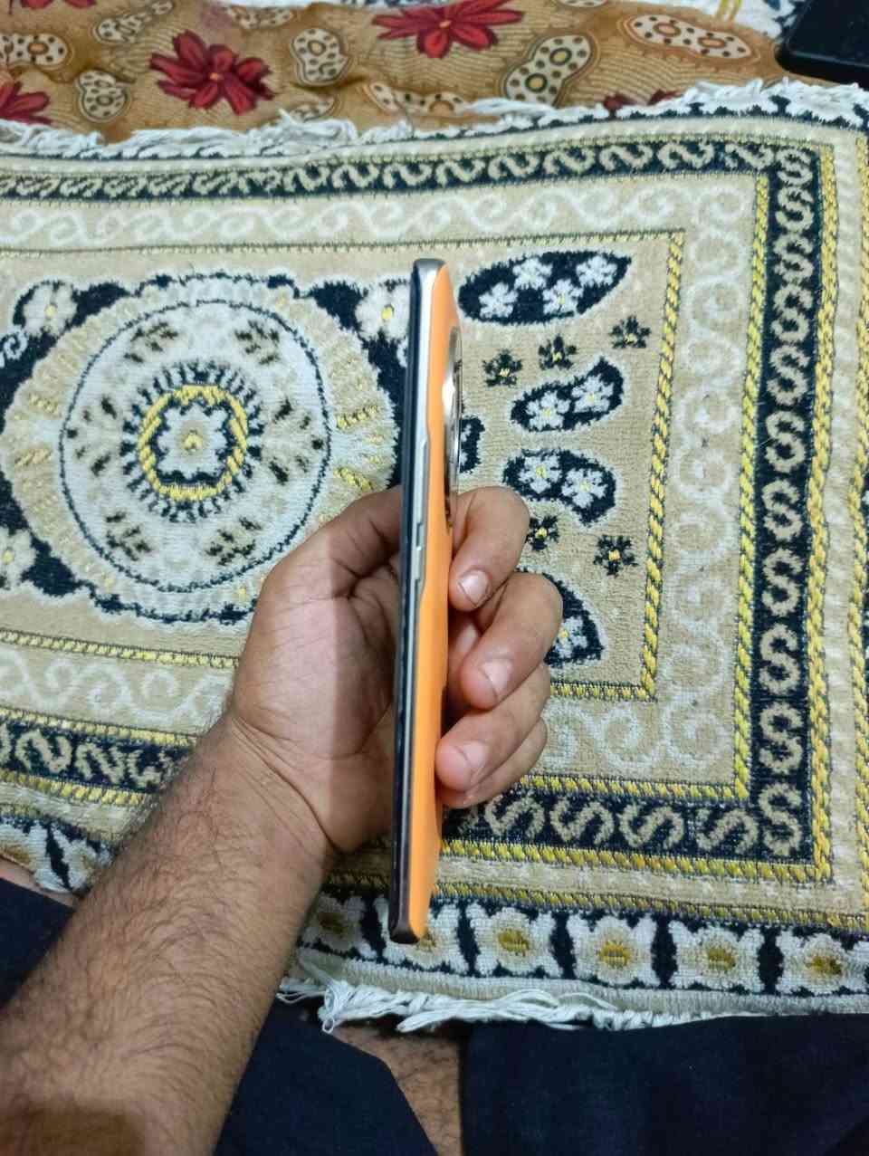 السلام عليكم اخوان اس 9 بي للبيع جهاز نظيف كلش على معنى الكلمه محتوره ماخذه بكرتونه وفتحته بايدك تليفون كلش كلش نظيف لا نبدل شاشه ولا مسوي شيء ابد ما مفتوح السعر 350 وبي مجال ***********
