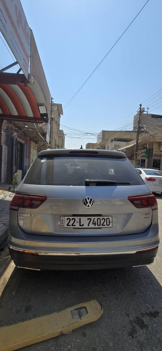 سلام عليكم تيكوان 2020 جاهزه حداديه تخم تاير كير مكينه تبريد موجود حادثه بل شاصي سياره بيه كم بارد سياره نضيفه داخل اسود  بصنه تحكم ستيرن سعر 145 وبيه مجال للشراي الستفسار ***********
