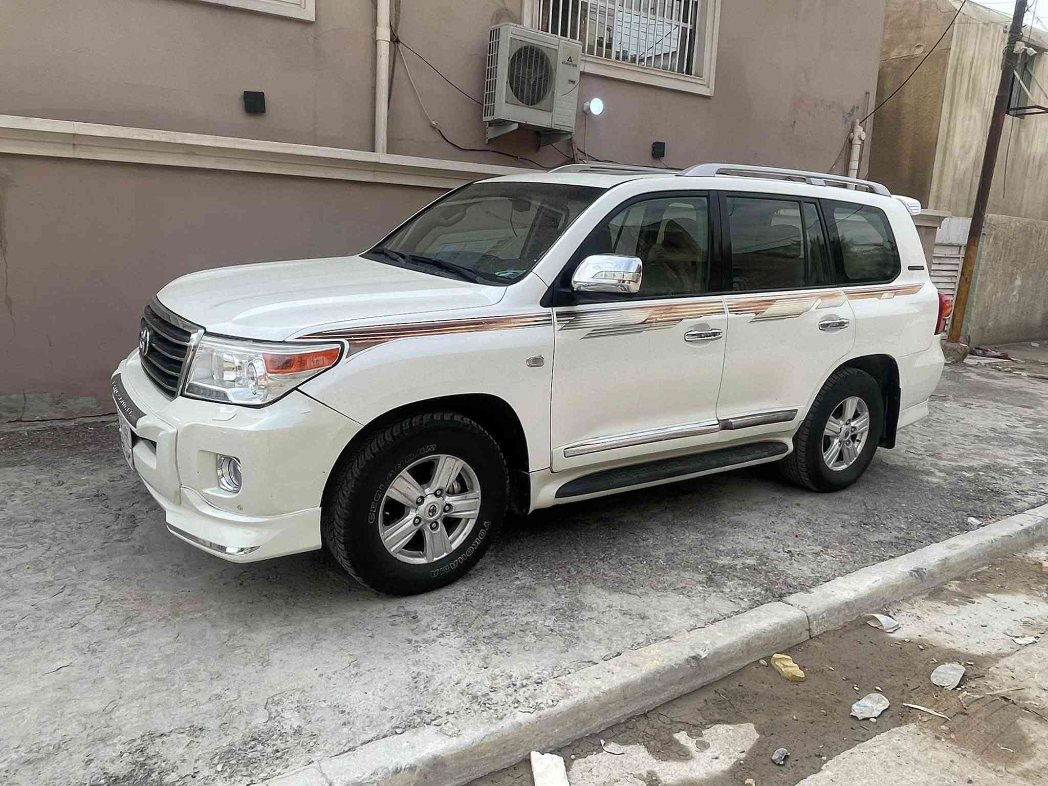 11 ستينه محدثه 15 اربيل مكفوله بس بيها رصعات  بالجاملغ  لأمامي  والخلفي  سعر 280 ورقه وبيه مجال  محرك جديد صار أربع اشهر من شادين مكينه صدر جديد كشنات جدد ماطور بريك جديد 
رقم ***********
