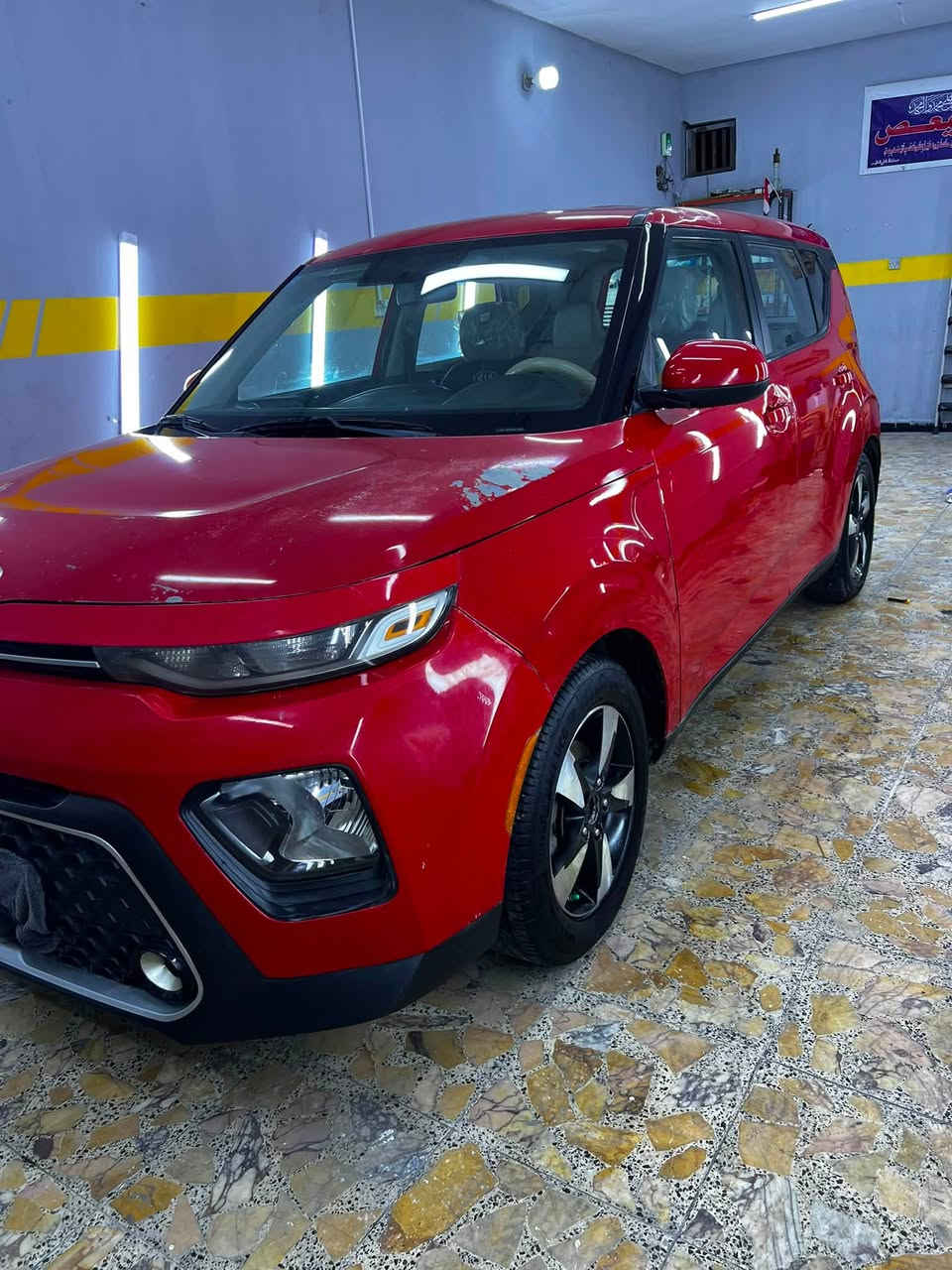 🚘 كيا سول 2020
🔺 المواصفات
▪️ محرك 2000 DOHC
▪️ كير جديد AT
▪️ شاشة كبيرة
▪️ كاميرا خلفية
▪️ كشنات جلد
▪️ تبريد وتدفئة
▪️ رقم بغداد دولي
▪️ السنوية جديدة لغاية 2031
▪️ بأسم المالك
📍 مكان السيارة
▪️ بغداد - البلديات
السعر 110 وبيها مجال
ملاحظة السيارة صبغ عام بسبب الطخات
صور حادث امريكا بالمنشور 
📱 رقم صاحب السيارة
***********@
