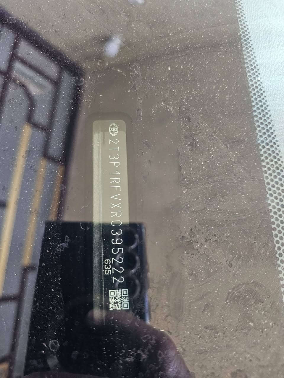 للبيع موديل ٢٤ رقم اربيل بأسمي وارد امريكي بانزين حادثها باب خلف السائق فقط بدون ارباك
بجم كبس صور الحادث بالمشور
مواصفات XLE
دفع رباعي
فتحة سقف
جنطه كهرباء
شاشه خلفيه وكامرا
رادار تصادم 
رادارجانبي نقطه عمياء
لمعرفة السعر الاتصال على *********** ما اجاوب السعر بالتعليقات
عنواني بغداد
