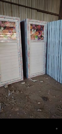 أبواب وشبابيك • بلاستك • مستعملة