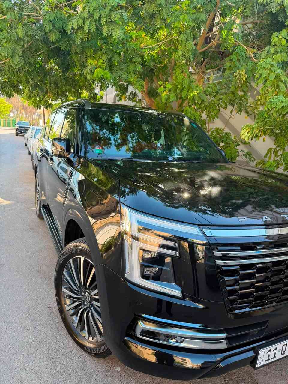 نيسان باترول 
2025
توين تيربو v6
ناقل الحركة: أوتوماتيكي 9 سرعات
نظام الدفع رباعي 

 شاشتين بحجم 14.3 بوصة
النظام الصوتي نظام Klipsch الممتاز بـ 12 سماعة
المقاعد مقاعد فاخرة قابلة للتعديل كهربائياً، مع ذاكرة لمقعد السائق
شحن لاسلكي، 
 و شاشة عرض أمامية (Head-Up)
 باب خلفي كهربائي بحساسية الحركة
، وفتحة سقف بانورامية 

عجلات ألومنيوم مقاس 20 بوصة
مصابيح: مصابيح أمامية LED،
 مصابيح نهارية LED
، ومصابيح ضباب أمامية LED
قيادة الاحلام، حيث تجتمع الفخامة مع الأداء "
اكتشف عالماً جديداً من الفخامة والأداء مع سياراتنا"
العنوان 📍السعر 143 وبيها مجال 
بغداد. ‭***********‬
