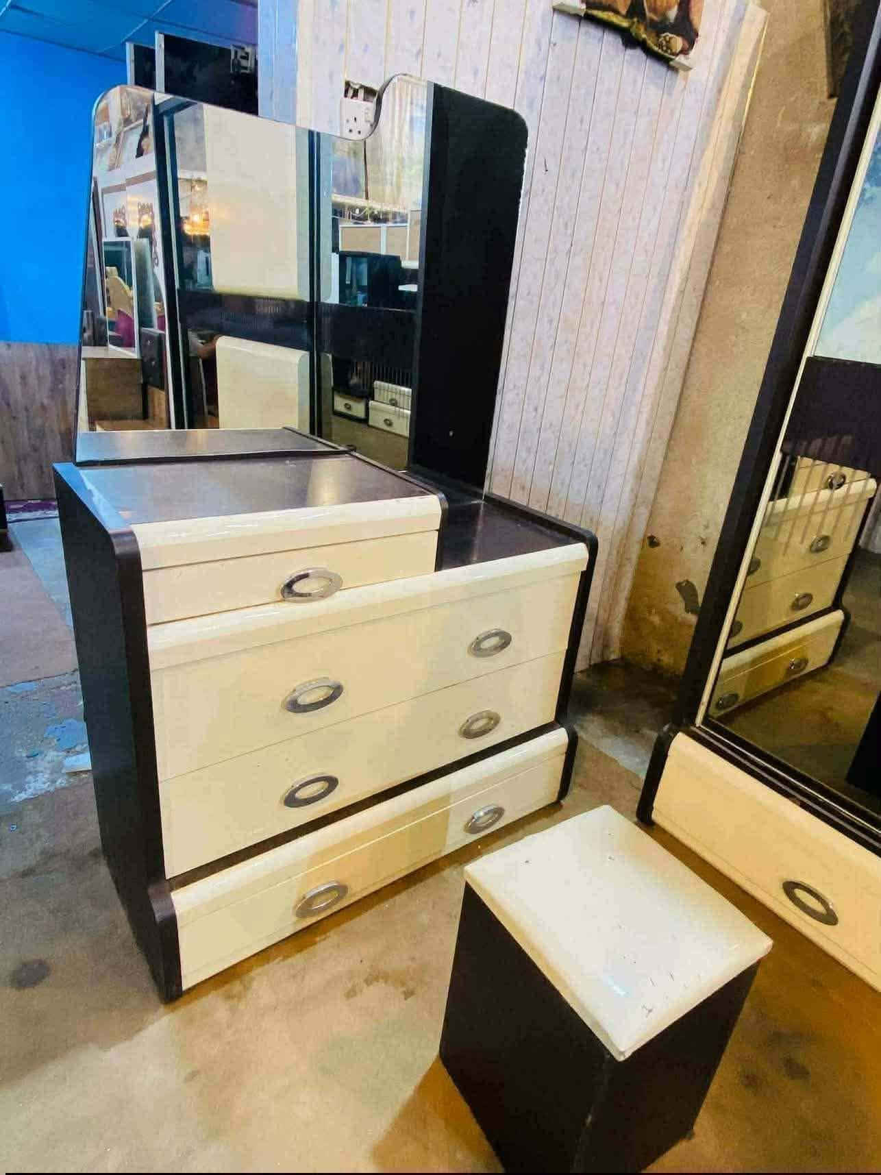 ١٠ قطع • نقل وشد • غرفه اخشاب