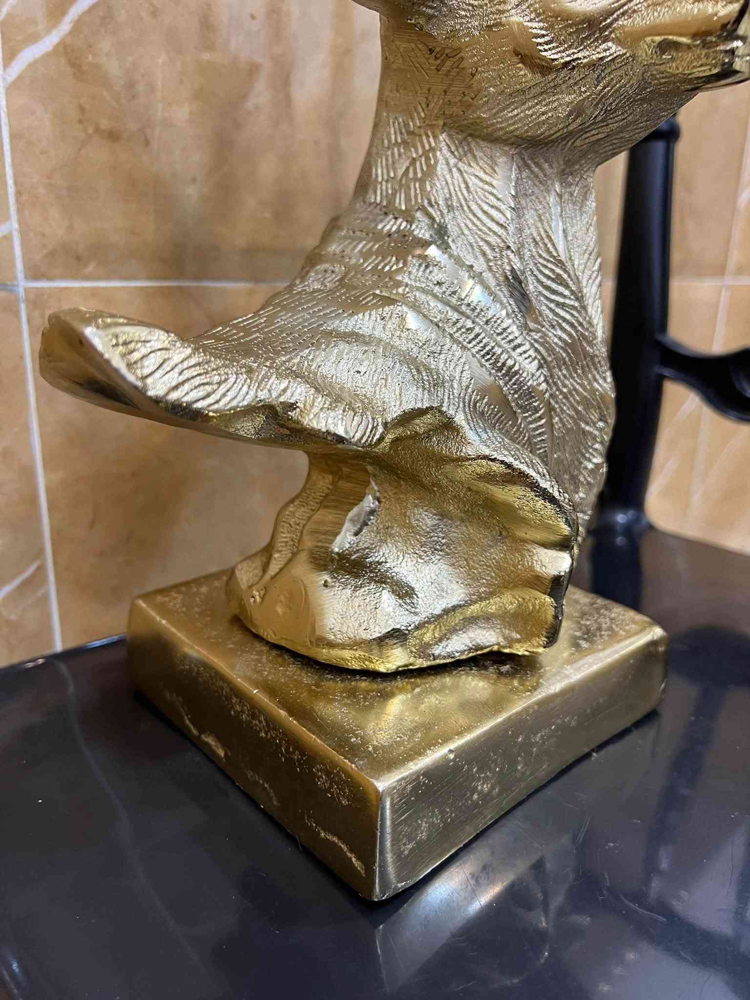 رأس غزال نحاس بالقاعده حجم كبير شغل ايد خالي من العيب السعر 125 الف نهائي الارتفاع 50 سنتم
