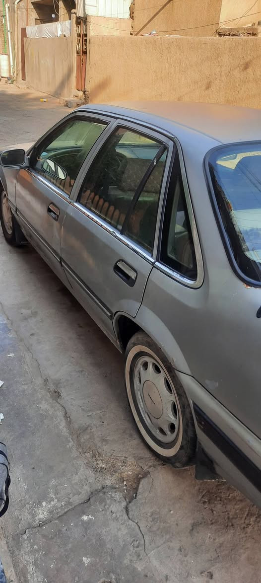 السلام عليكم برنس ١٩٩٤ السيارة بأسمي رقم بغداد انكليزي سنوية لسنة ٢٠٣٠  تنتهي تبريد شغال وبارد بالظهر وجاهزة من كلشي نقص السكن فقط والصور كلشي موضحة بيها الاتصال *********** او واتساب السعر  ٤٠ ورقة وبيه مجال
