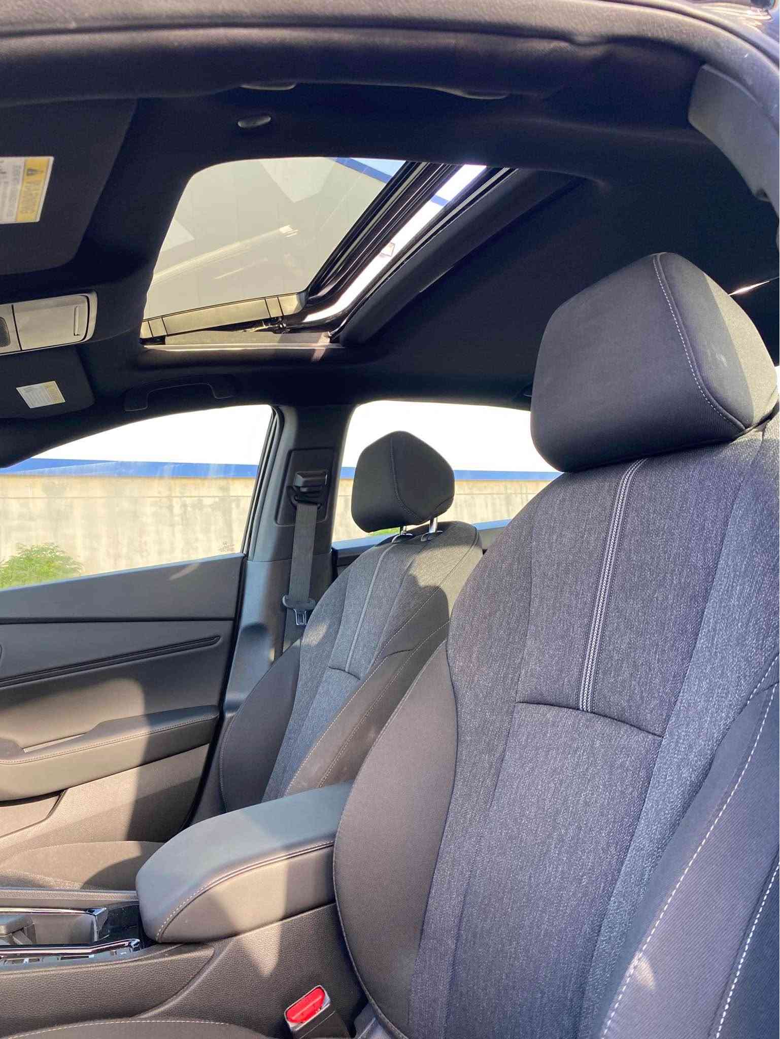Honda Accord Sport Hybrid 2025
 
المحرك والأداء

* محرك بنزين 2.0 لتر، 4 سلندر
* نظام هايبرد Honda
* قوة المحرك البنزين 146 حصان
* القوة الإجمالية للنظام الهجين حوالي 204 حصان
* ناقل حركة إلكتروني e-CVT
* دفع أمامي FWD
* تشغيل هادئ واقتصادي جداً بالوقود

المواصفات والتجهيزات

* جنوط رياضية 19 إنش
* تصميم Sport رياضي
* شاشة وسطية 12.3 إنش
* تشغيل بصمة/زر
* تشغيل عن بُعد
* تكييف أوتوماتيك ثنائي المناطق
* كراسي أمامية مدفأة
* مقعد سائق كهربائي
* كاميرا خلفية
* حساسات ومساعدات قيادة Honda Sensing
* مثبت سرعة متكيف
* نظام المحافظة على المسار
* تحذير مغادرة المسار
* نظام الفرملة لتفادي الاصطدام
* تحذير اصطدام أمامي
* أنظمة أمان متعددة
* 8 وسائد هوائية
* إضاءة LED
* تحكم بالمقود
* نظام صوتي متعدد السماعات
* دخول بدون مفتاح

سيارة ب سعر بلاش بلاش 
ماشية ٢٧ الف كيلومتر فقط 
لون أسود القطران مكفولة من گير-محرك-كهربائيات
ضررها ٣ قطع و نص صبغ البجم كبس خلفية هم كبس بدون نقطة دواخل ارباكات فقط دكمة 
ب سعر بلاشش بلاشش 
سعرها 178$ ورقـــة و مجال 🔥
للأستفسار اتصل على هذا الرقم 
كورك-واتساب 
*********** سميل, دهوك

