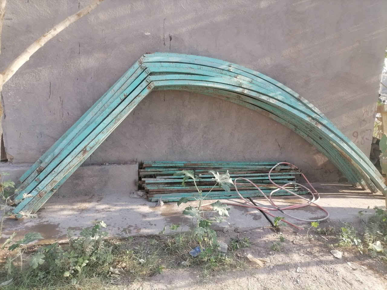 ١٠ قوس حديد فقط بغداد ***********
